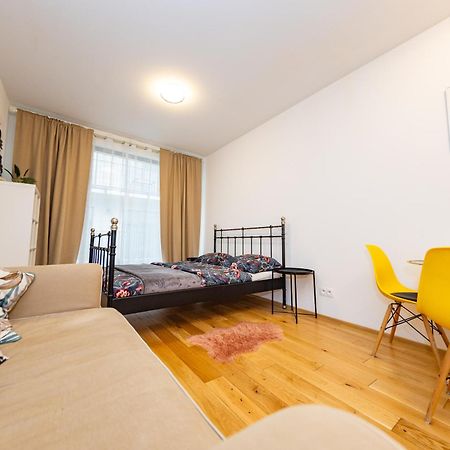 Lovely Studio Apartment, Free Parking 1,55 Hight Praga Zewnętrze zdjęcie